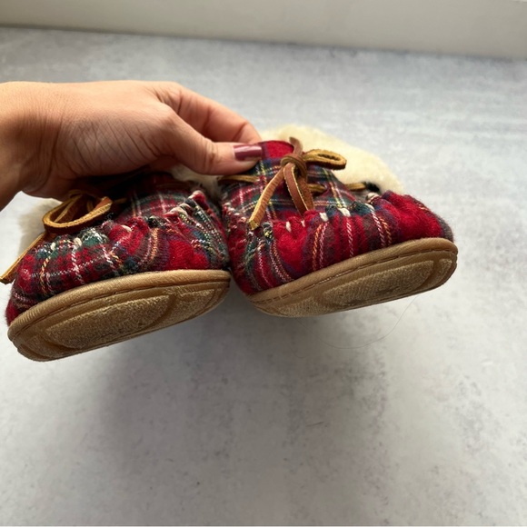 L.L. Bean Wicked Good Moccasin Slippers 7 - Picture 4 of 7